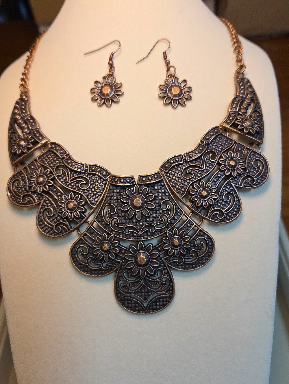 Antiqued Coppertone Floral Bib Necklace & Earrings Set